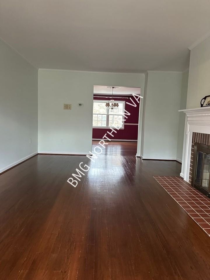 1742 Chain Bridge Rd - Photo 6 of 12