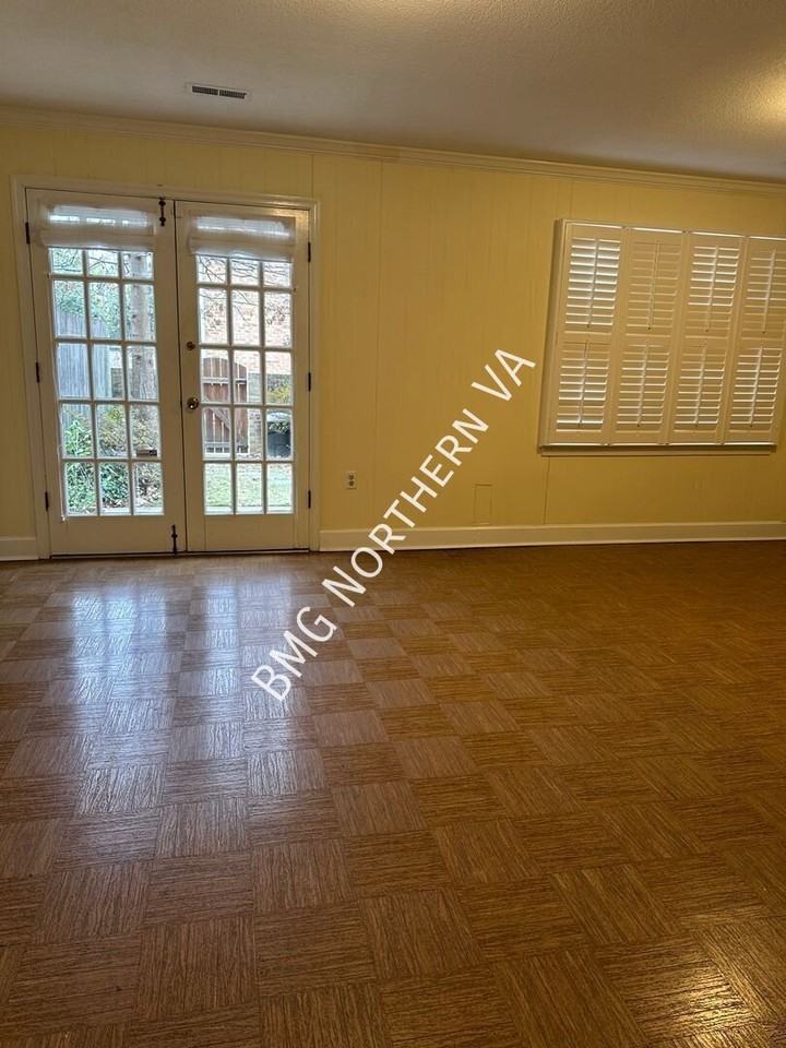 1742 Chain Bridge Rd - Photo 7 of 12