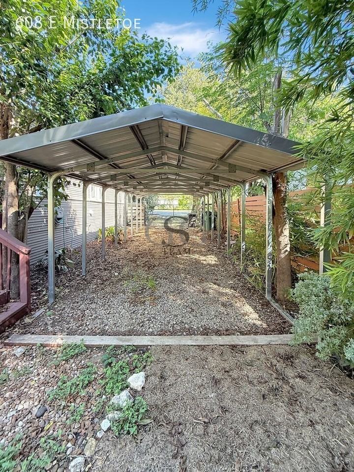 608 E Mistletoe Ave - Photo 3 of 21