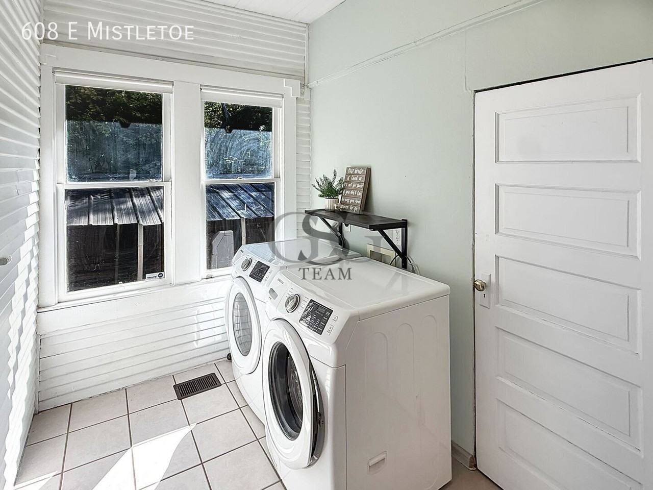 608 E Mistletoe Ave - Photo 6 of 21