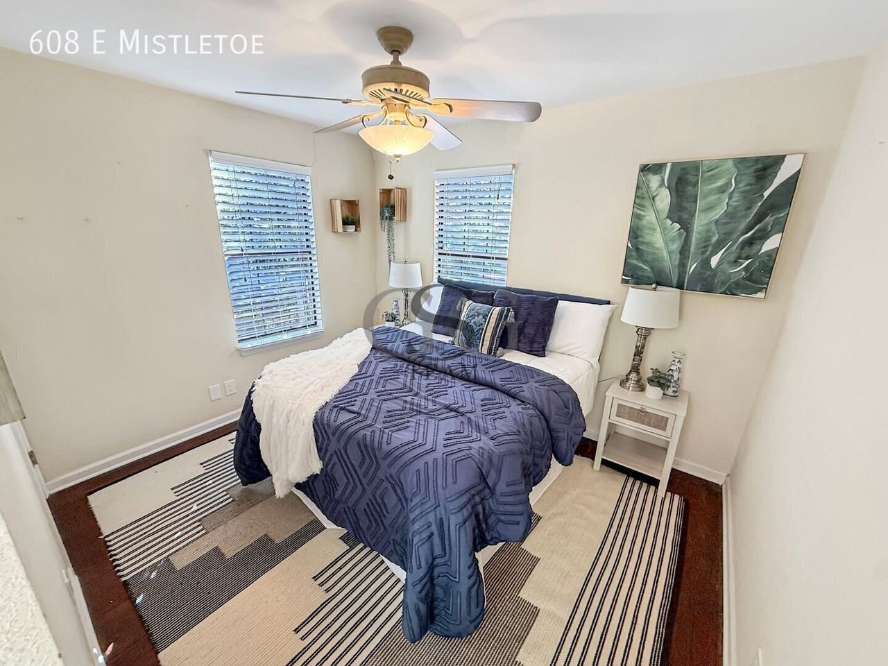 608 E Mistletoe Ave - Photo 7 of 21