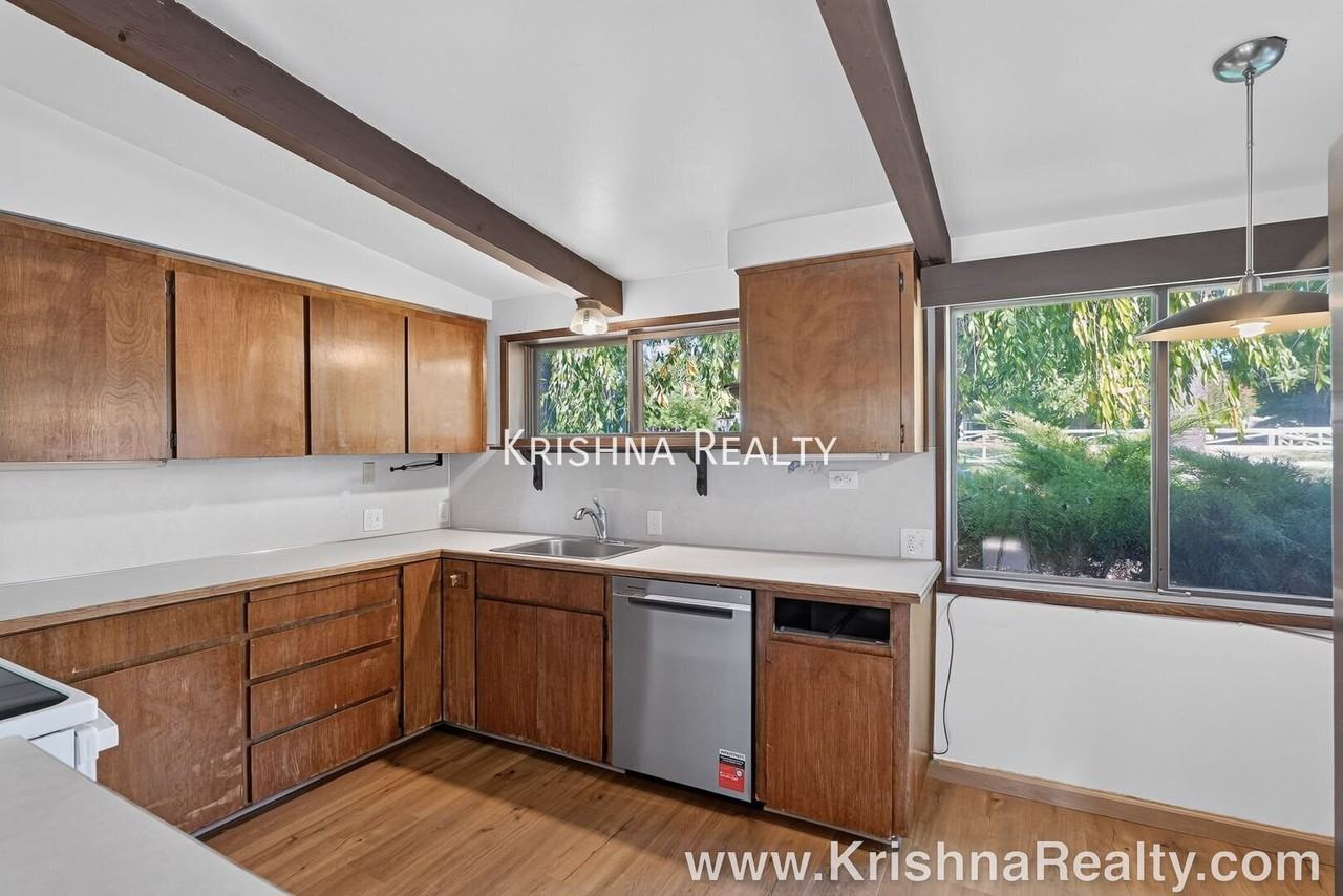675 Nw 123rd Ave - Photo 6 of 22