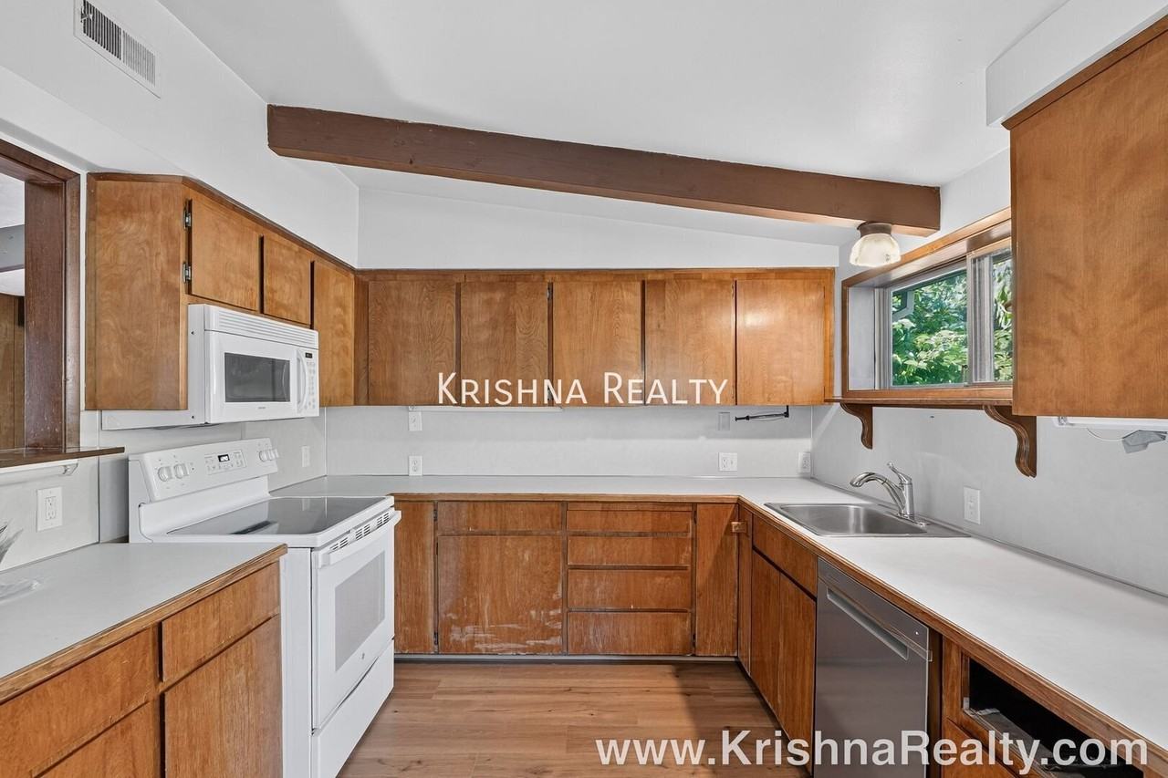 675 Nw 123rd Ave - Photo 7 of 22