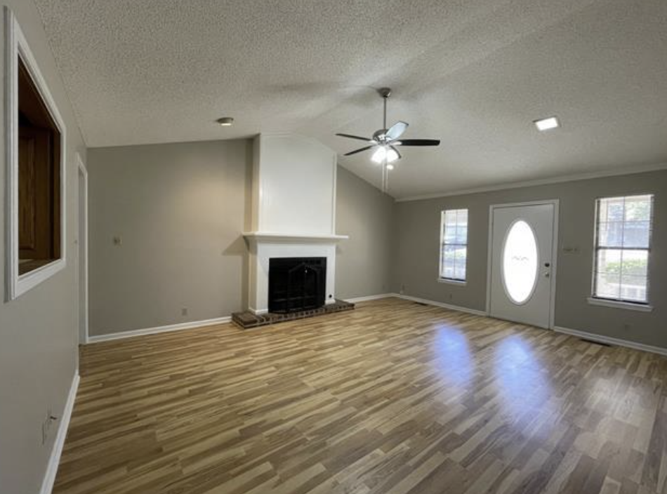 1918 Doris Dr - Photo 3 of 10
