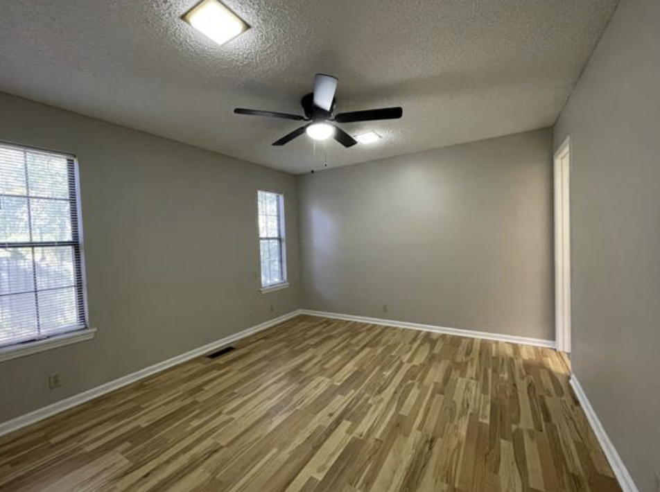 1918 Doris Dr - Photo 4 of 10