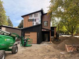 featured image of 902 E Hastings Ave