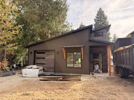 featured image of 906 E Hastings Ave