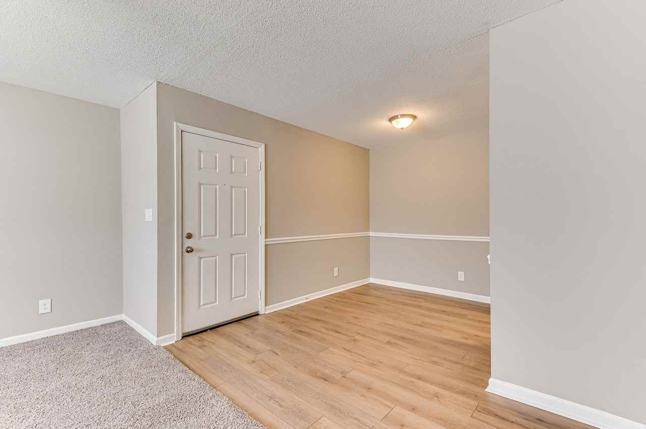 River's Edge Apartments - Photo 2 of 30