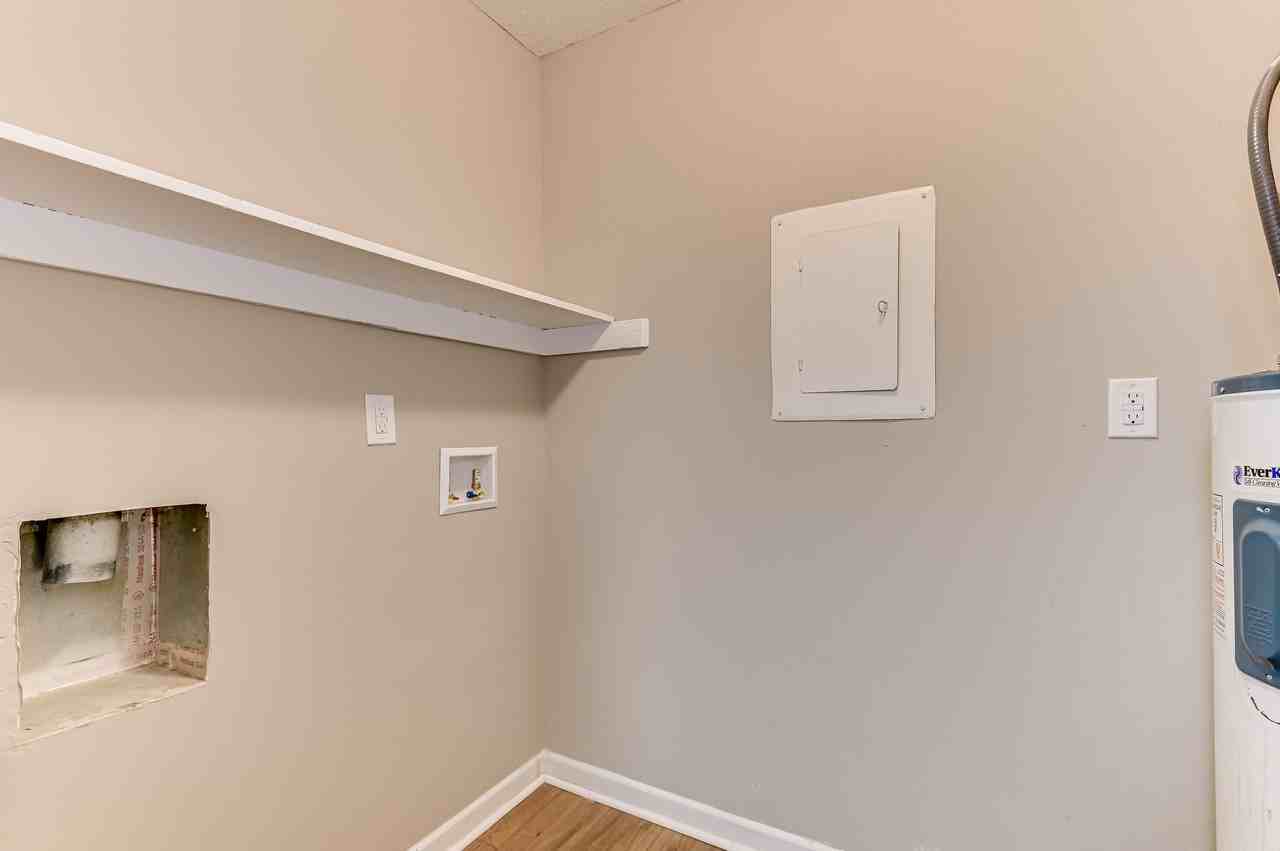River's Edge Apartments - Photo 6 of 30