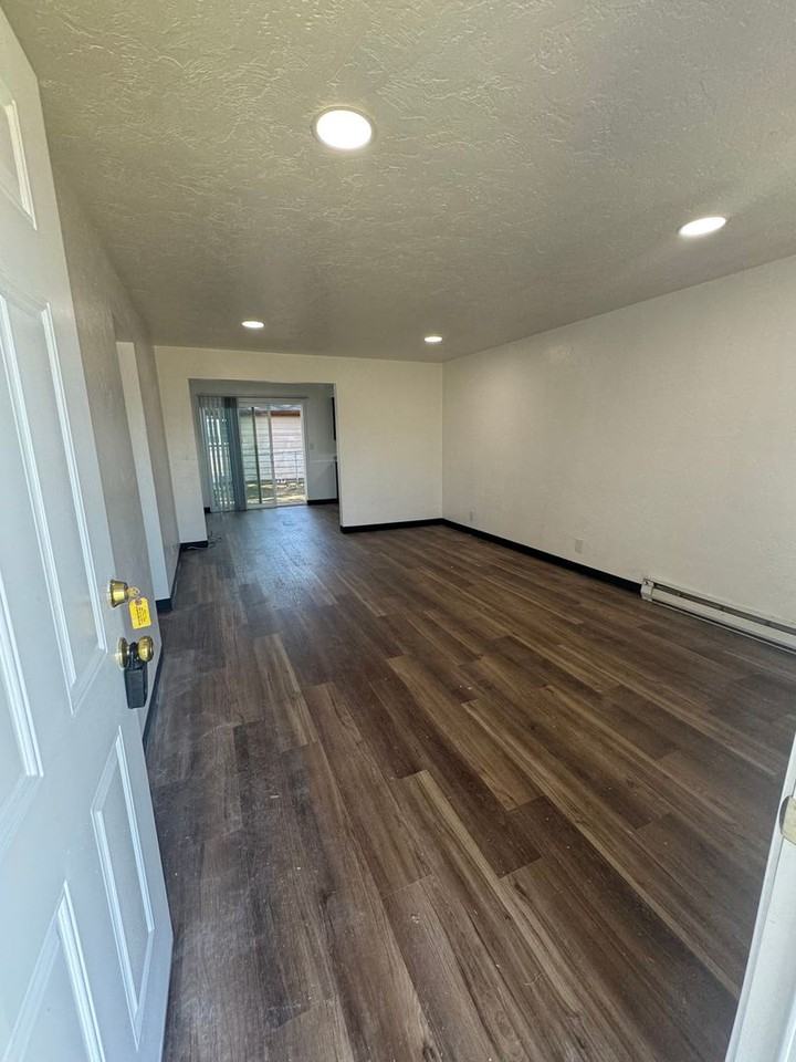 521 S 1st St - Photo 2 of 10
