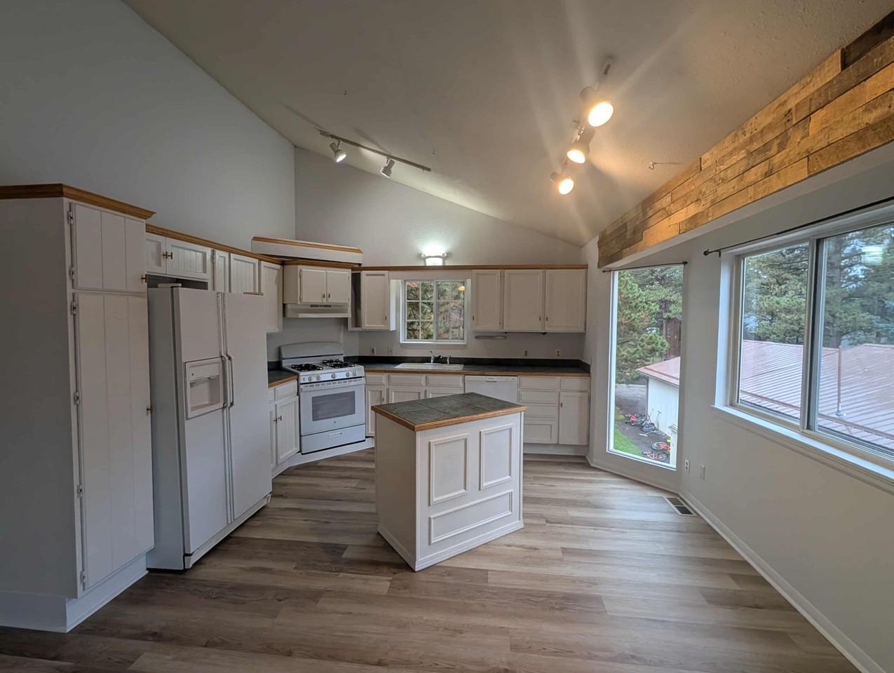 218 S Fairview St - Photo 3 of 27