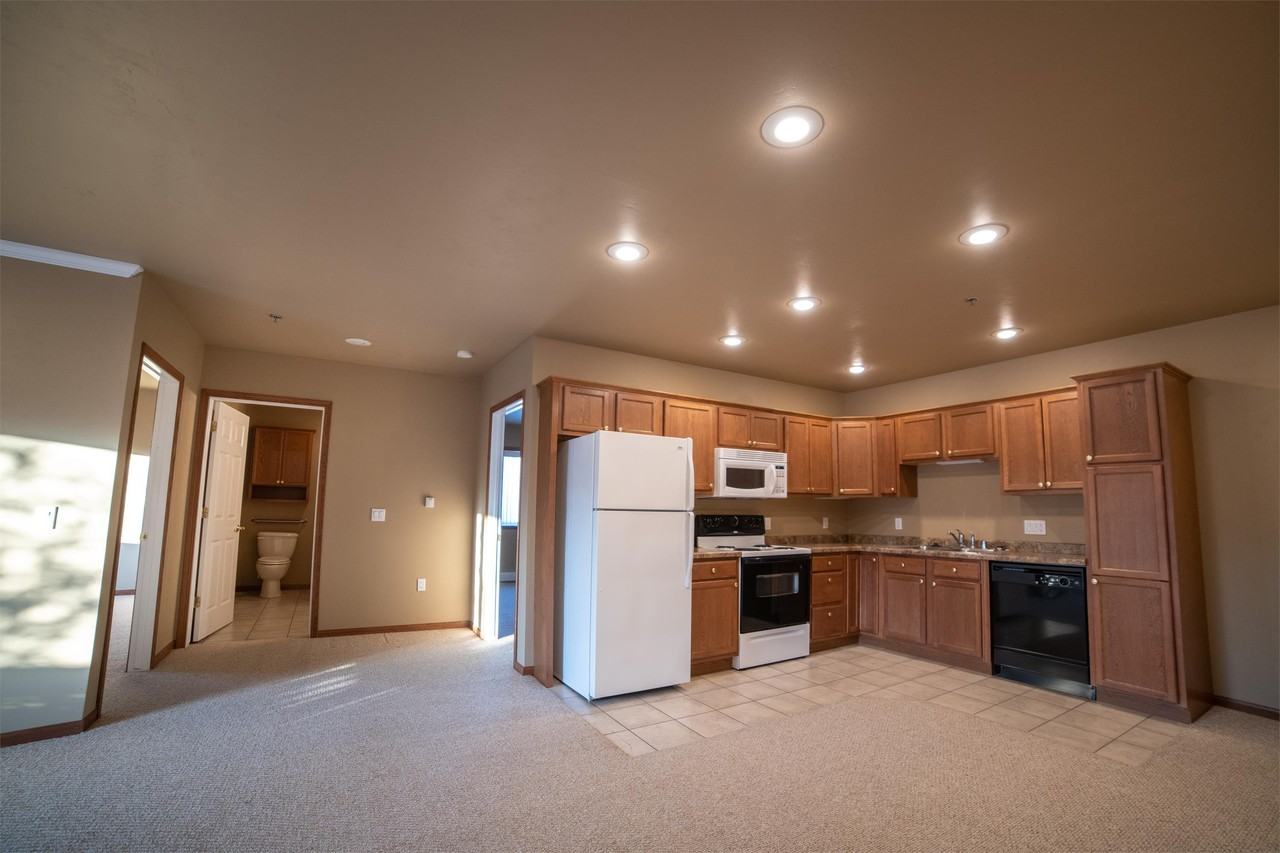 Golden Valley - 830 East Elm - Photo 3 of 50