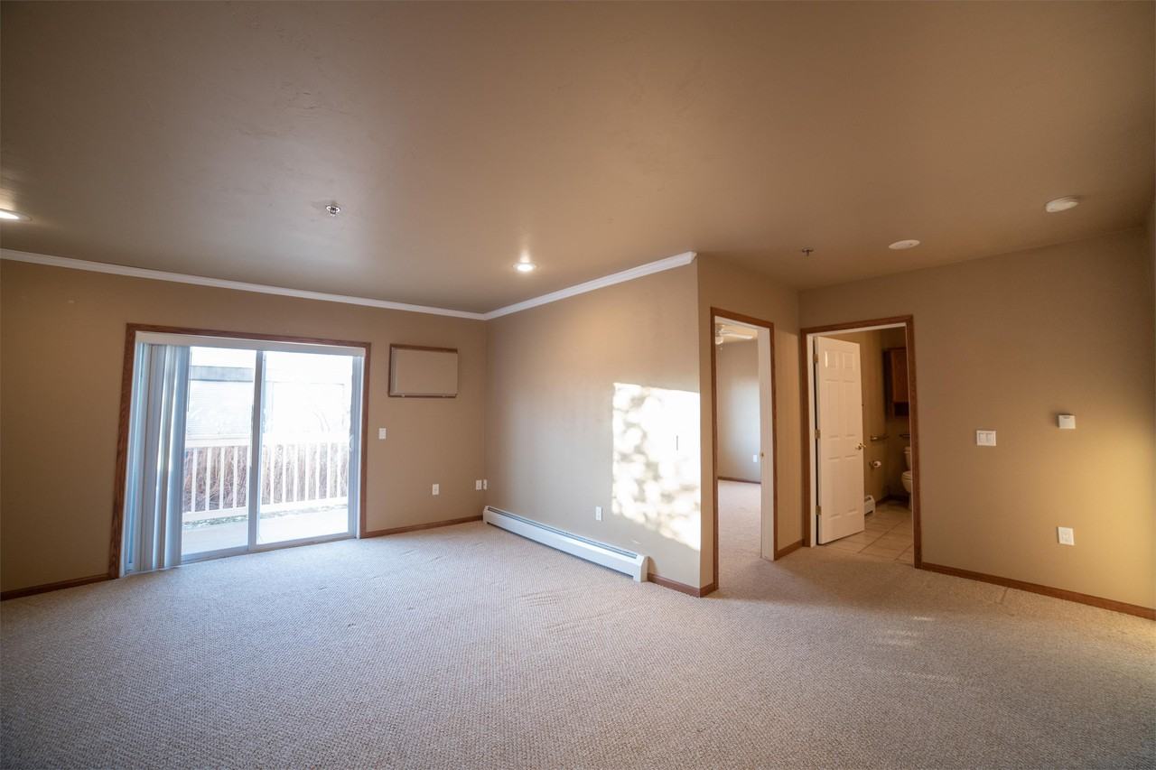 Golden Valley - 830 East Elm - Photo 4 of 50