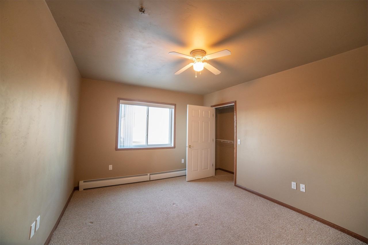 Golden Valley - 830 East Elm - Photo 5 of 50