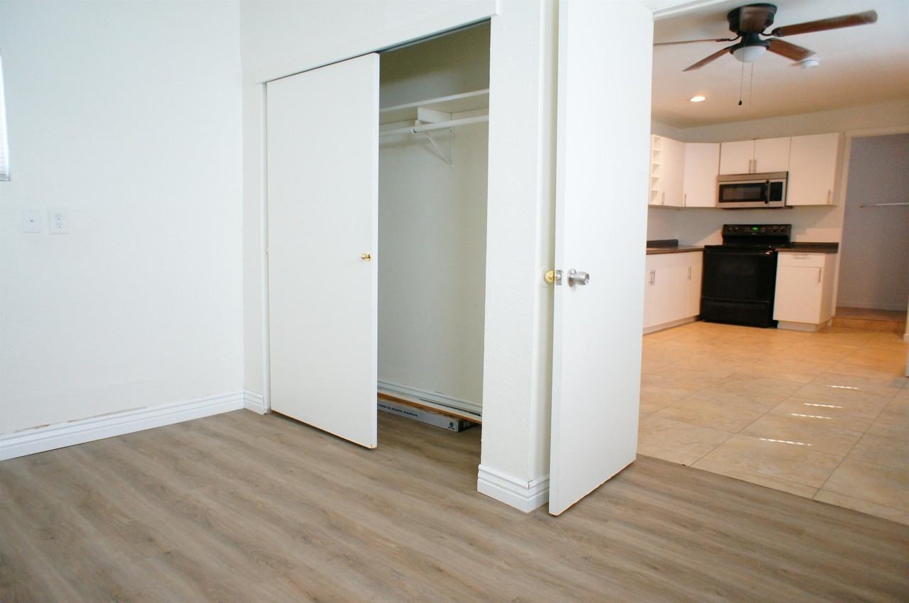 1050 East Fairmount Avenue - Photo 3 of 30