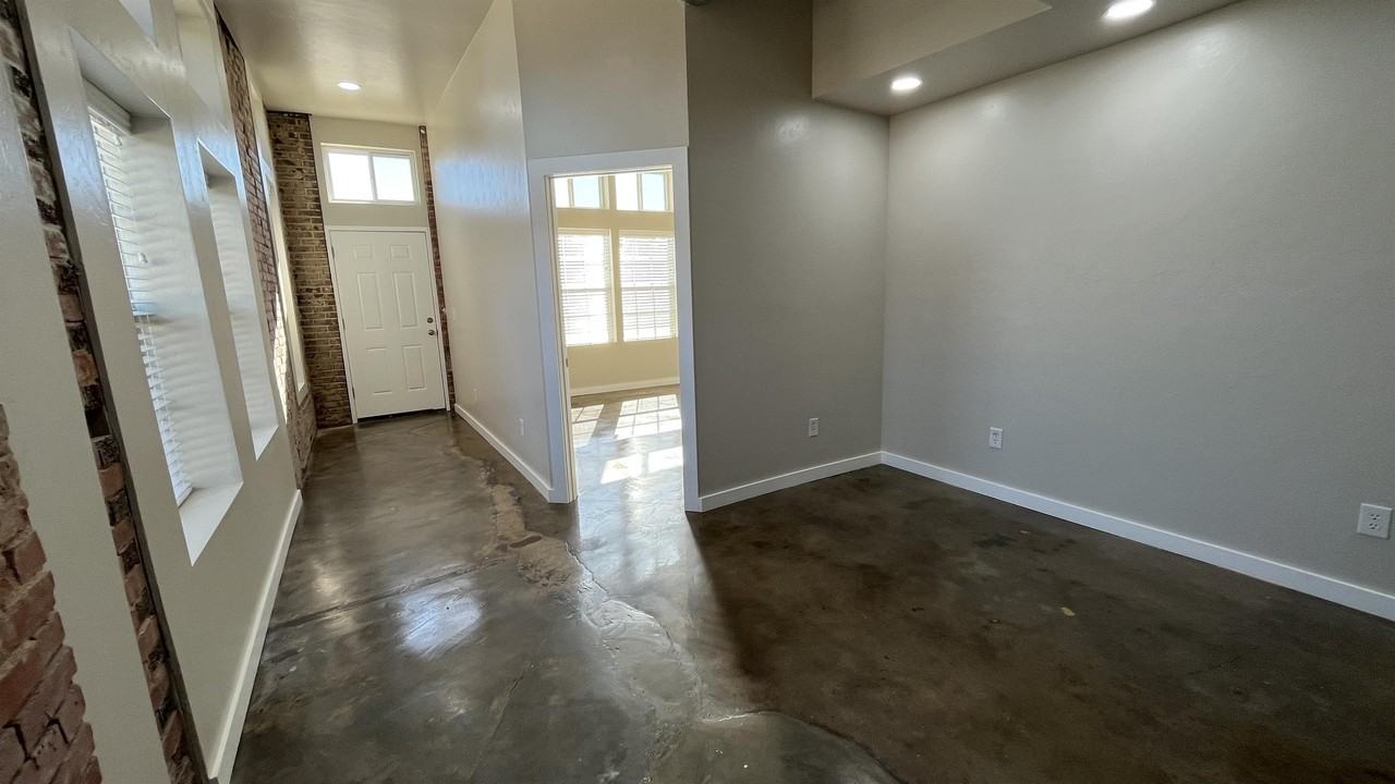 1201 Northwest 2nd Street - Photo 5 of 11