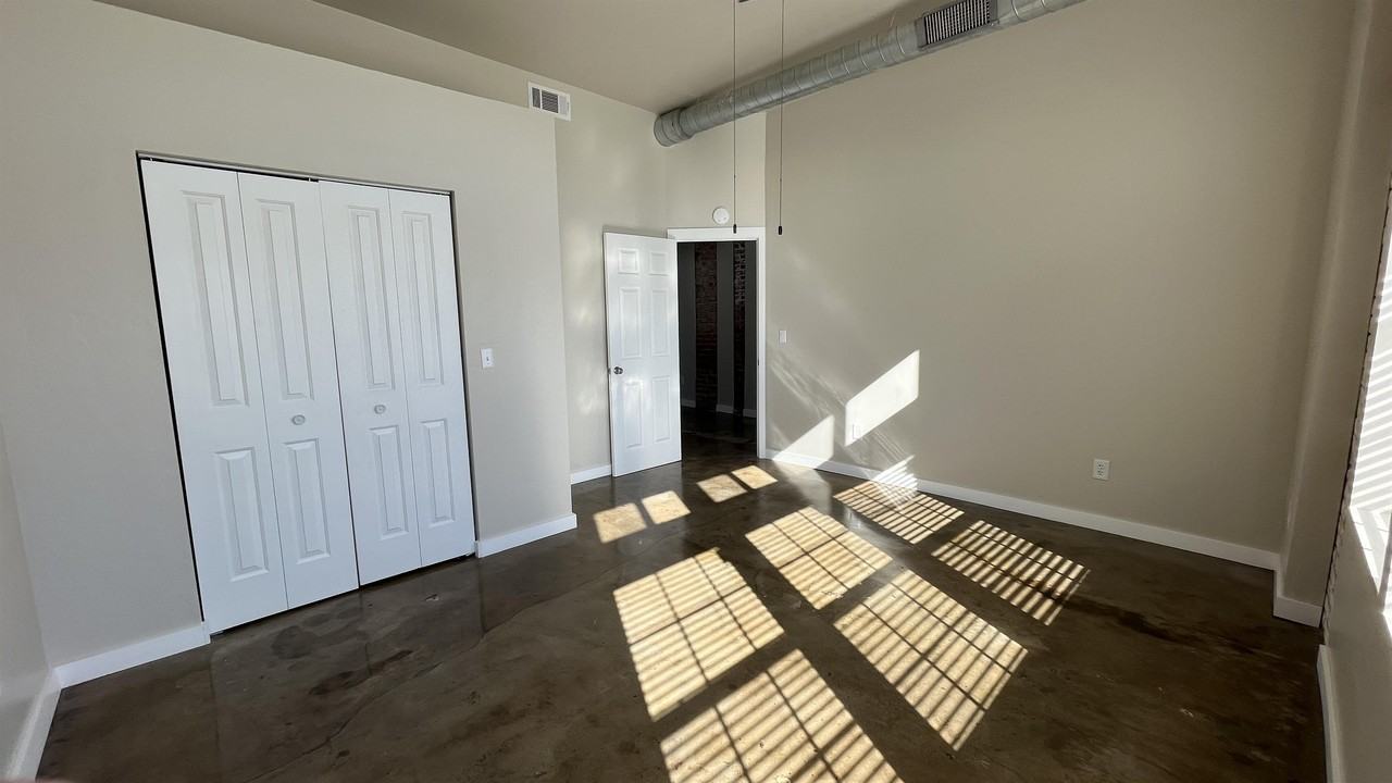 1201 Northwest 2nd Street - Photo 7 of 11