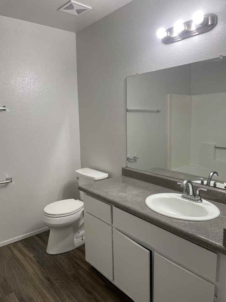 6420 46th Street - Photo 4 of 8
