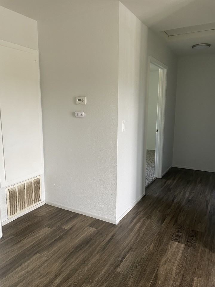 6420 46th Street - Photo 6 of 8
