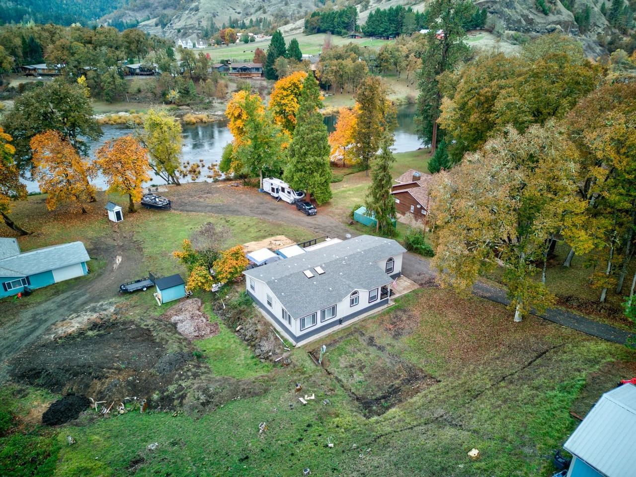 2665 Whistlers Park Rd - Photo 4 of 18