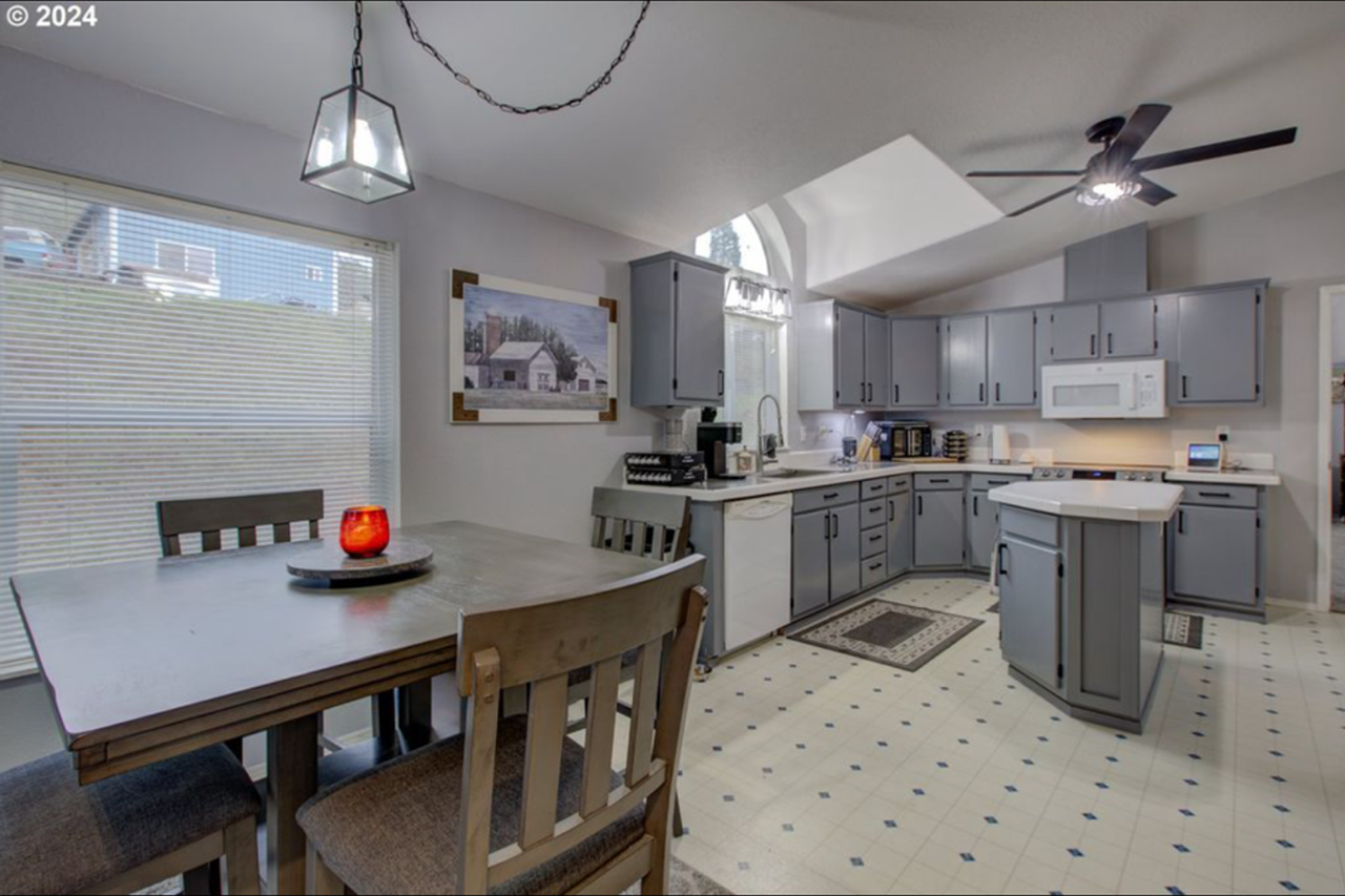 2665 Whistlers Park Rd - Photo 5 of 18