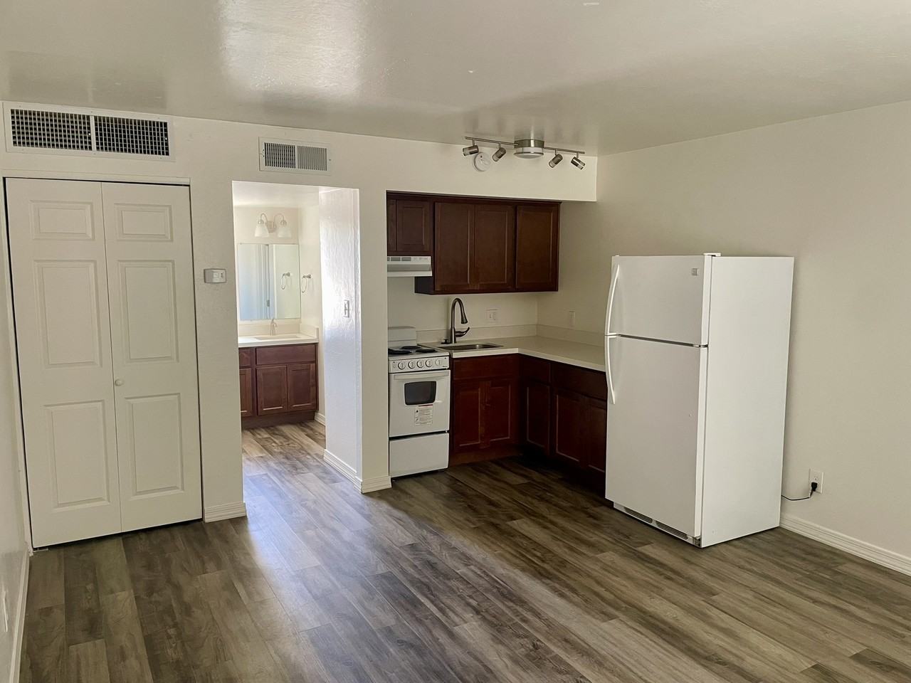 2301 N. 28th Street - Photo 3 of 14