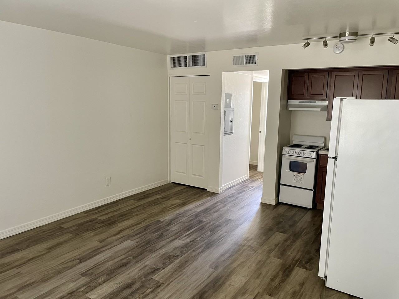 2301 N. 28th Street - Photo 4 of 14