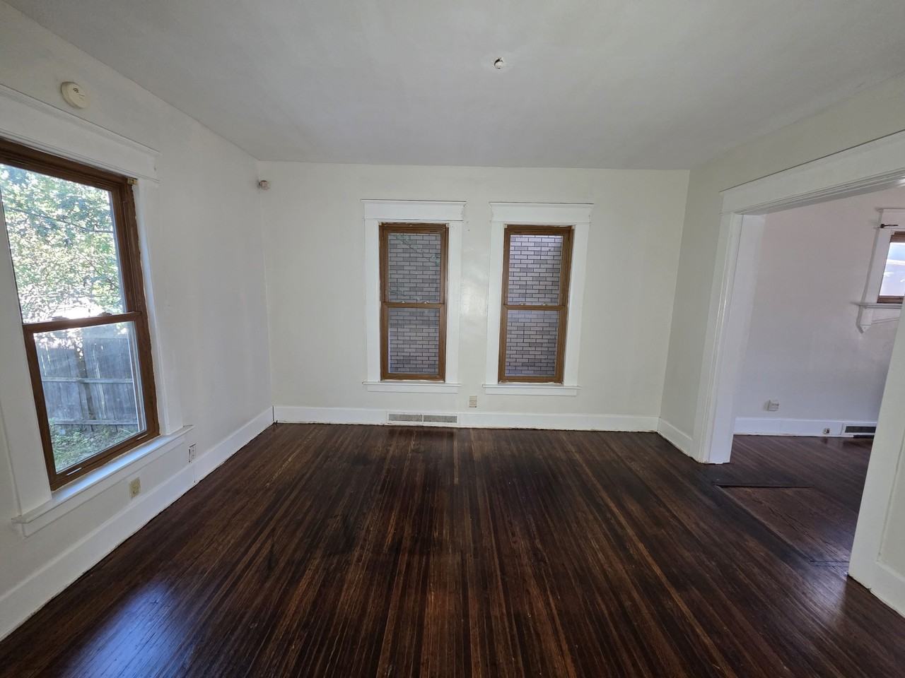1912 Poplar Street - Photo 2 of 10