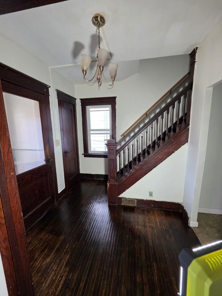 1912 Poplar Street - Photo 3 of 10