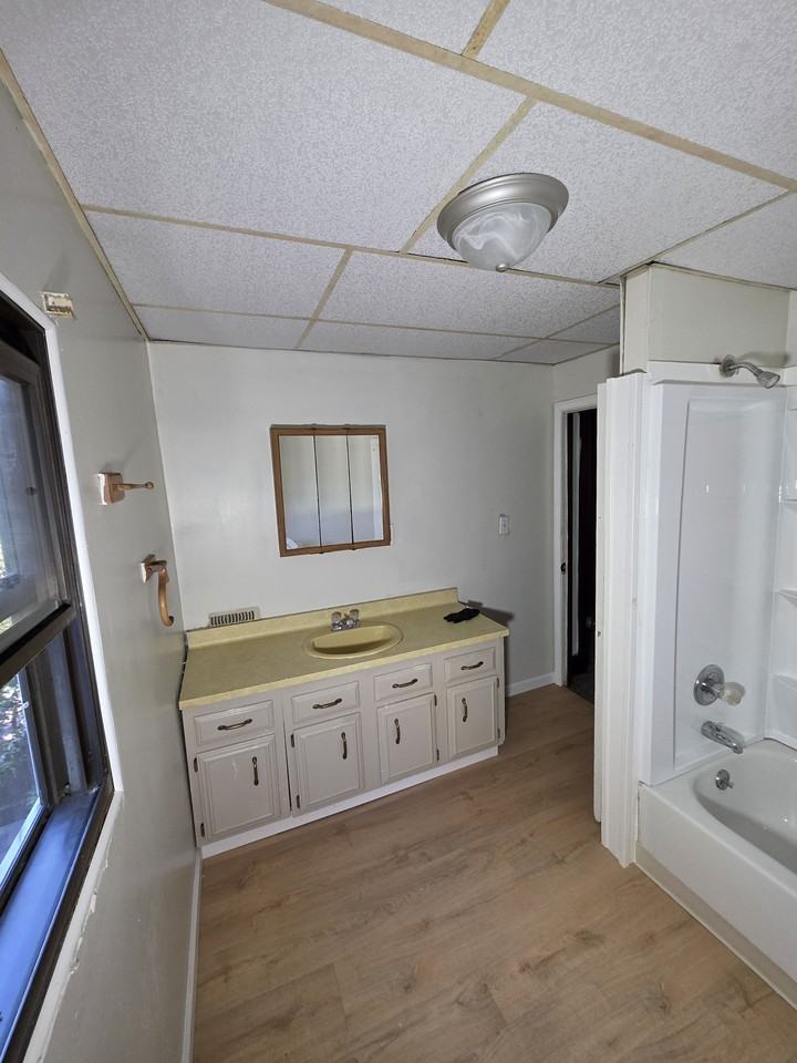1912 Poplar Street - Photo 5 of 10
