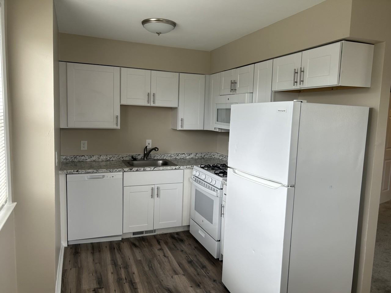 ELEANOR COURT APTS - Photo 2 of 14