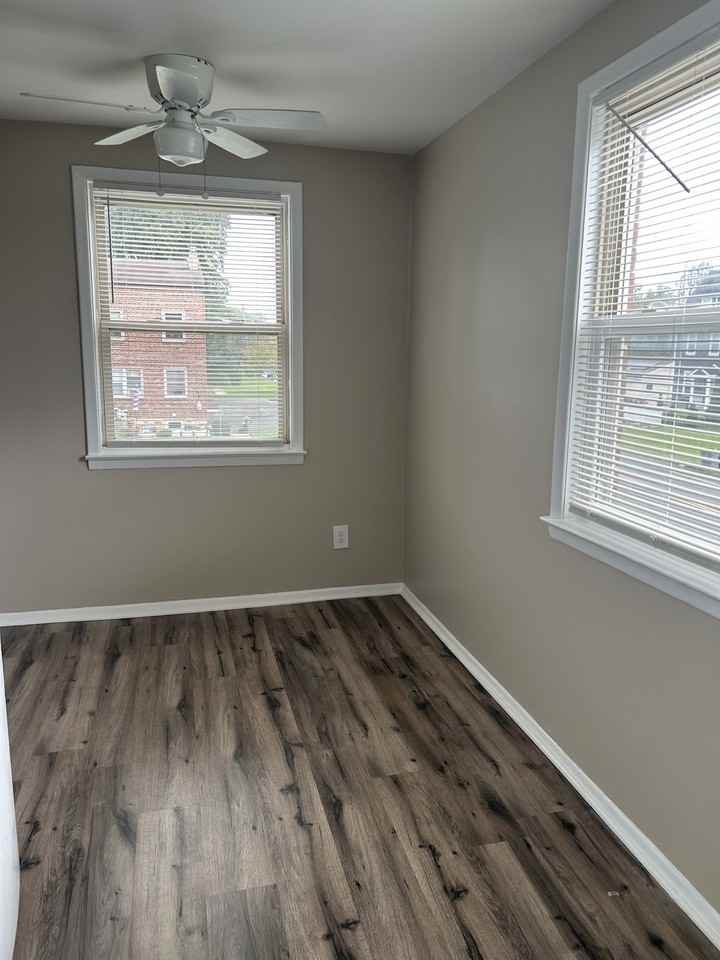 ELEANOR COURT APTS - Photo 4 of 14