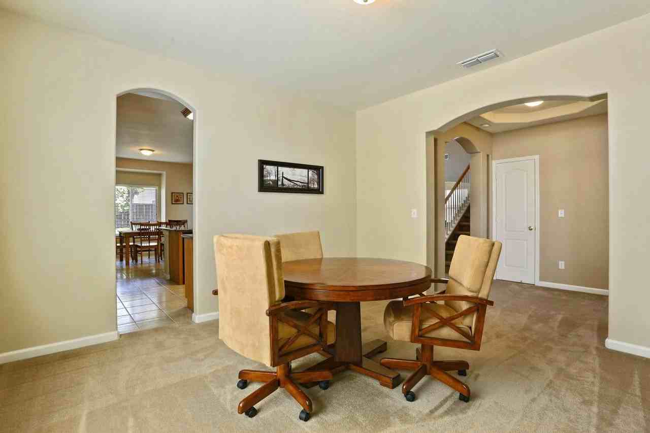 10231 Reflection Lane - Photo 5 of 35