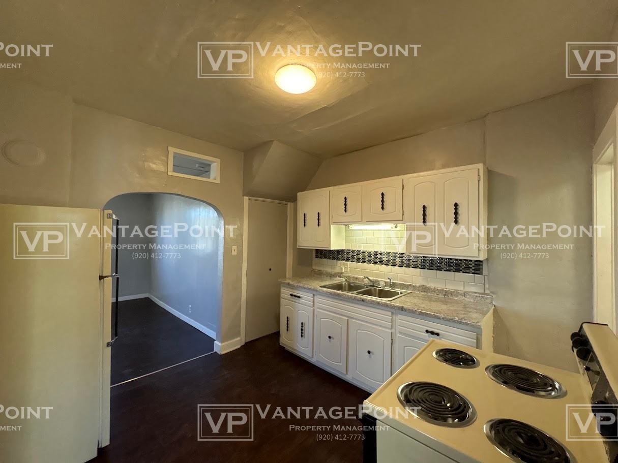 315 W 10th St #C - Photo 3 of 13