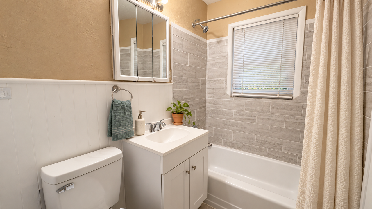 2441 Sw 54th St #1 - Photo 7 of 9