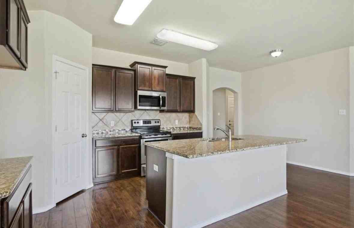 2812 Samson Drive - Photo 5 of 15