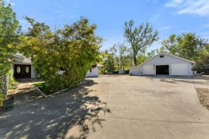 featured image of 400 Burgess St
