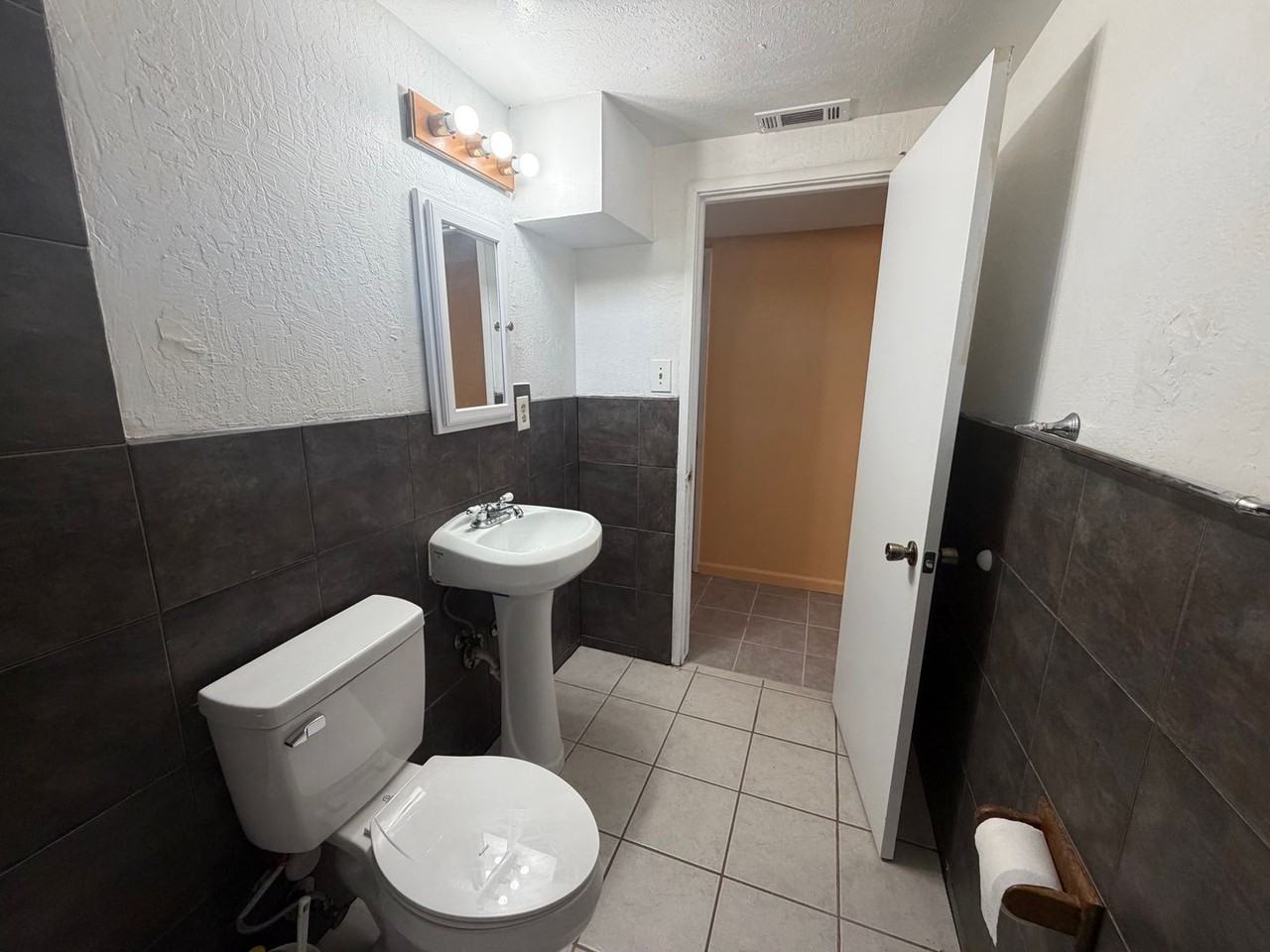 1484 Michigan St - Photo 2 of 20