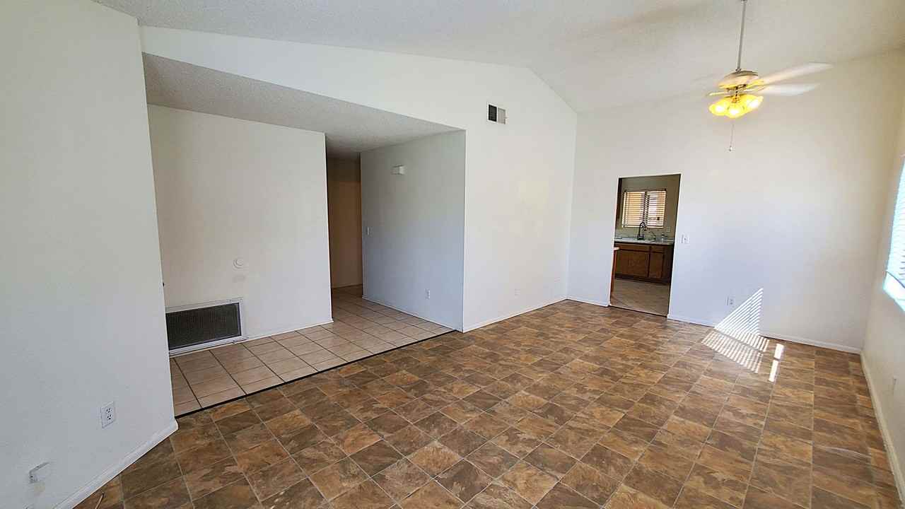 407 Silverado Trl - Photo 5 of 50