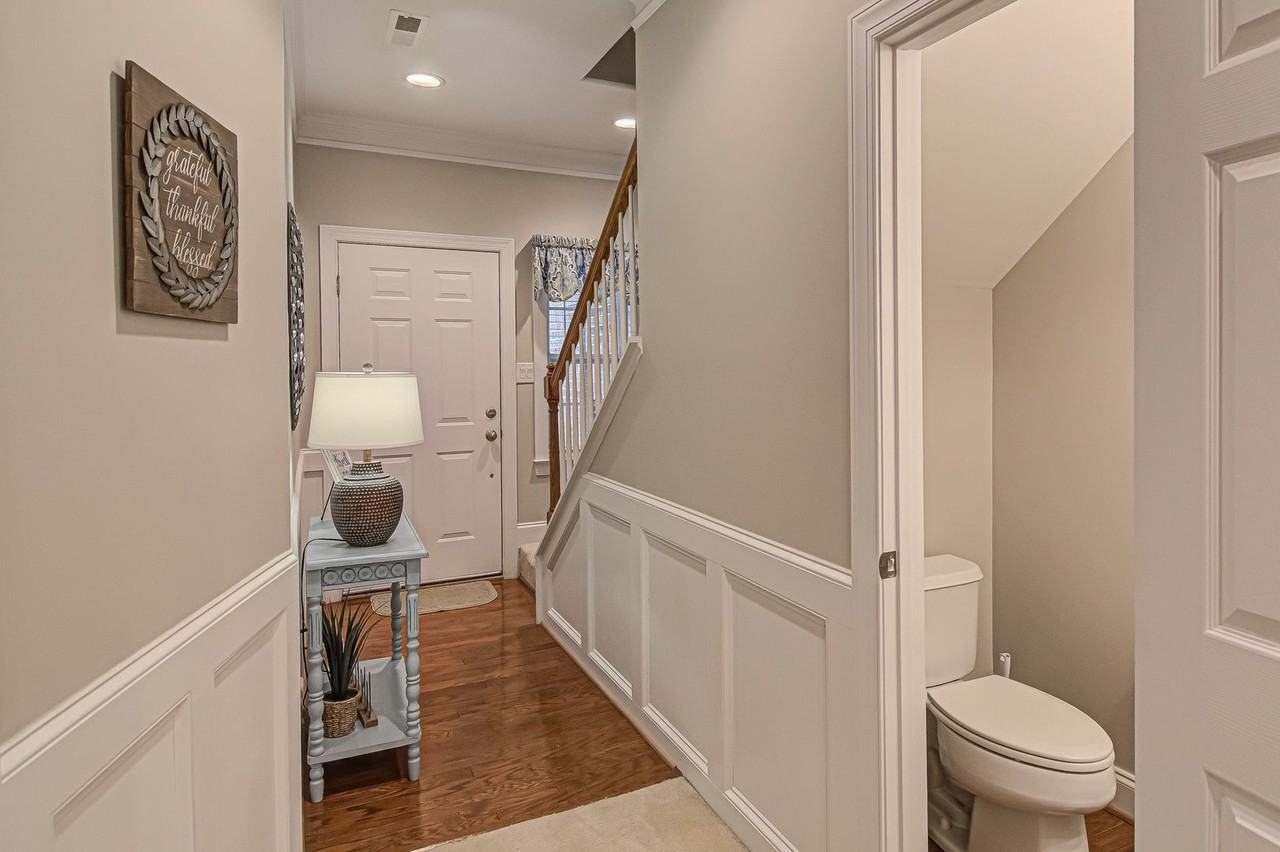 1202 Southlake Ct - Photo 3 of 35