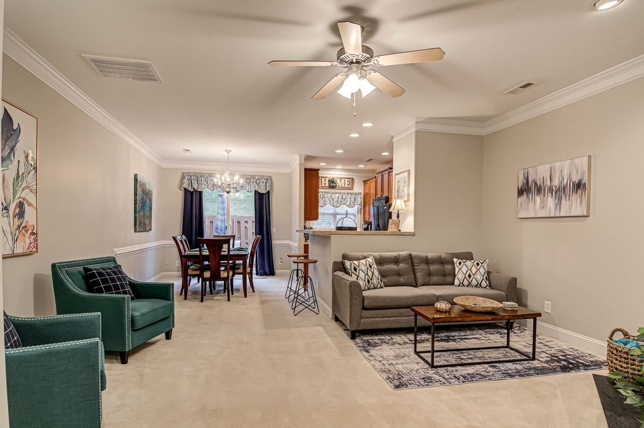 1202 Southlake Ct - Photo 5 of 35