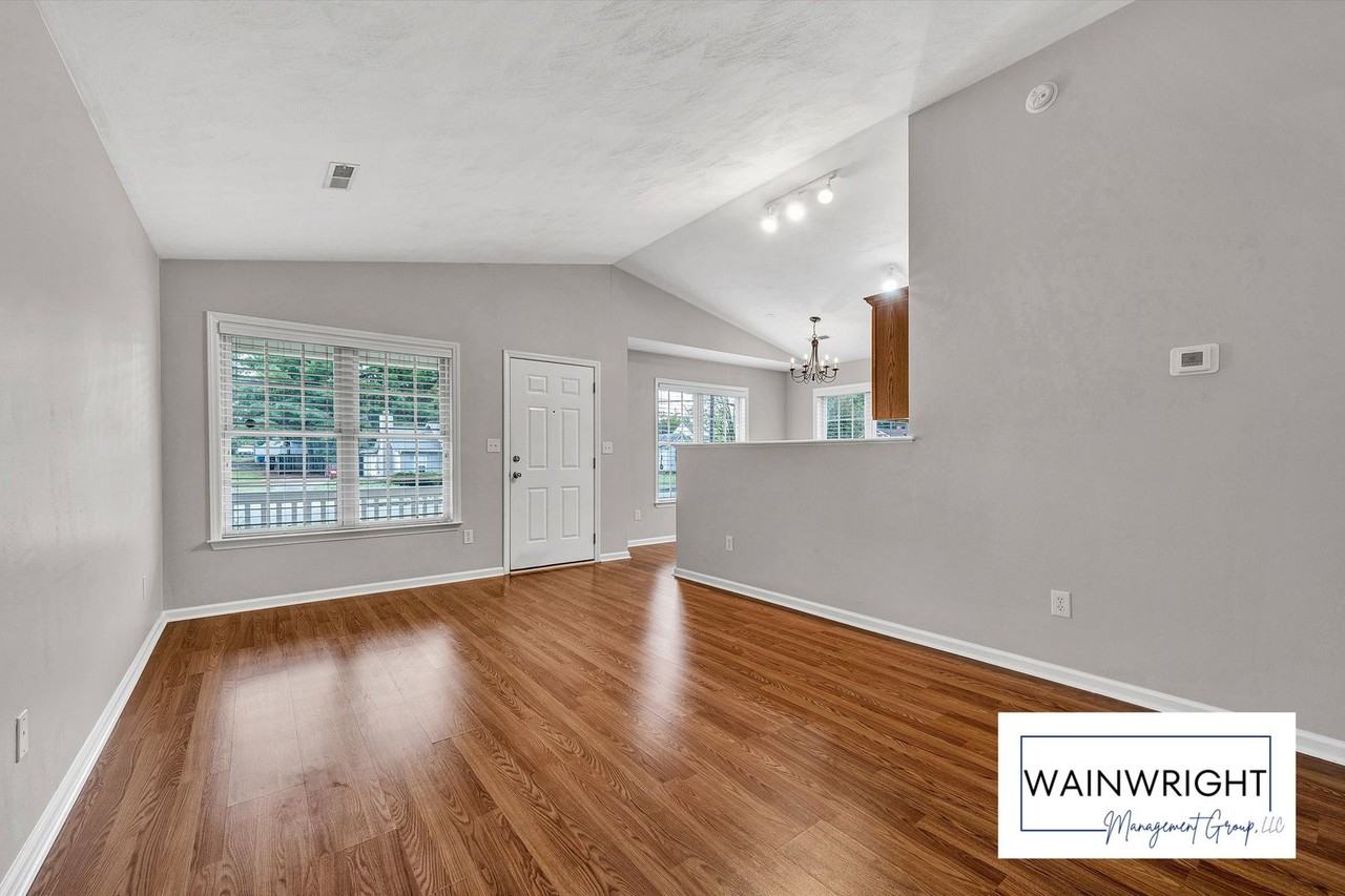2412 King St Ne - Photo 3 of 15