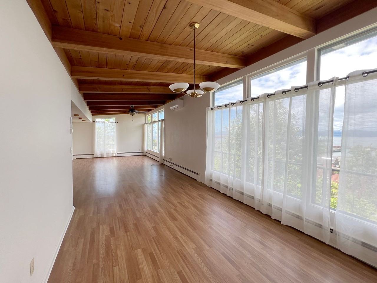 496 37th St - Photo 4 of 19