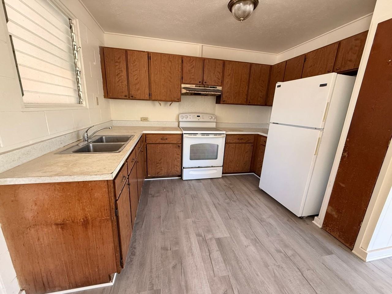 300 300 Olani Pl---Main #MAIN - Photo 2 of 10