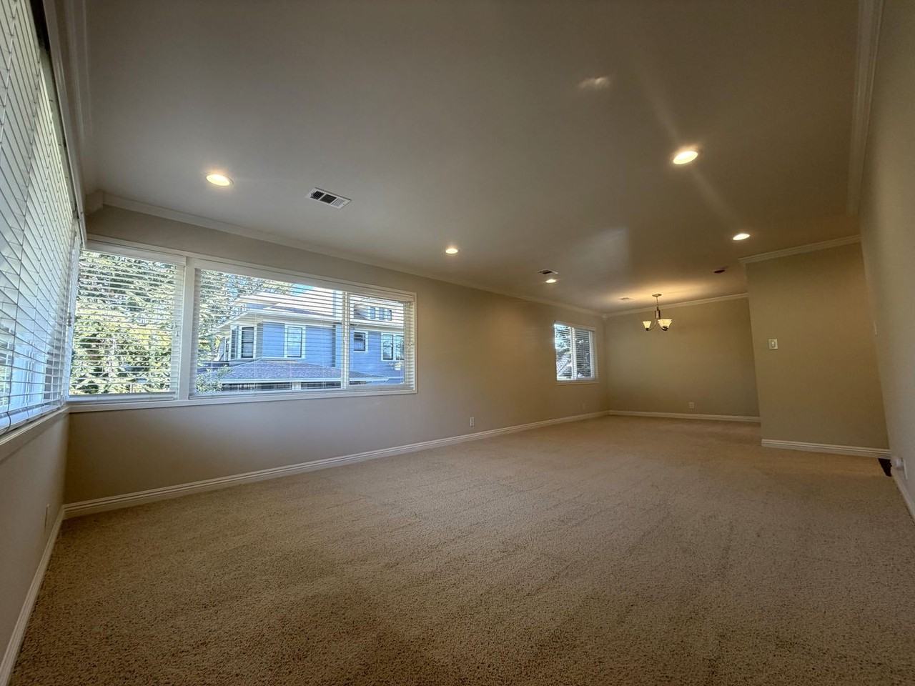 852 University Ave - Photo 2 of 18