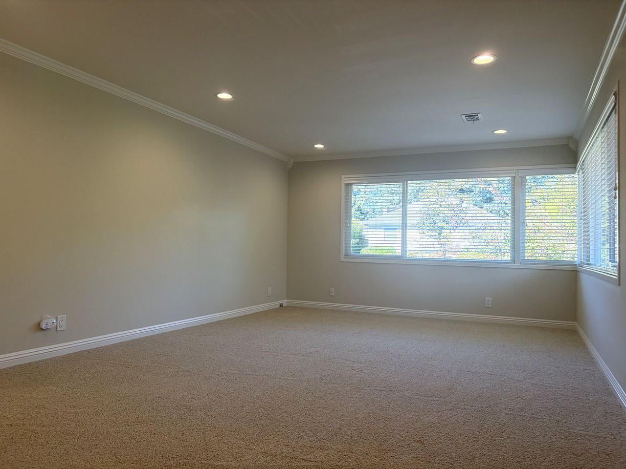 852 University Ave - Photo 3 of 18