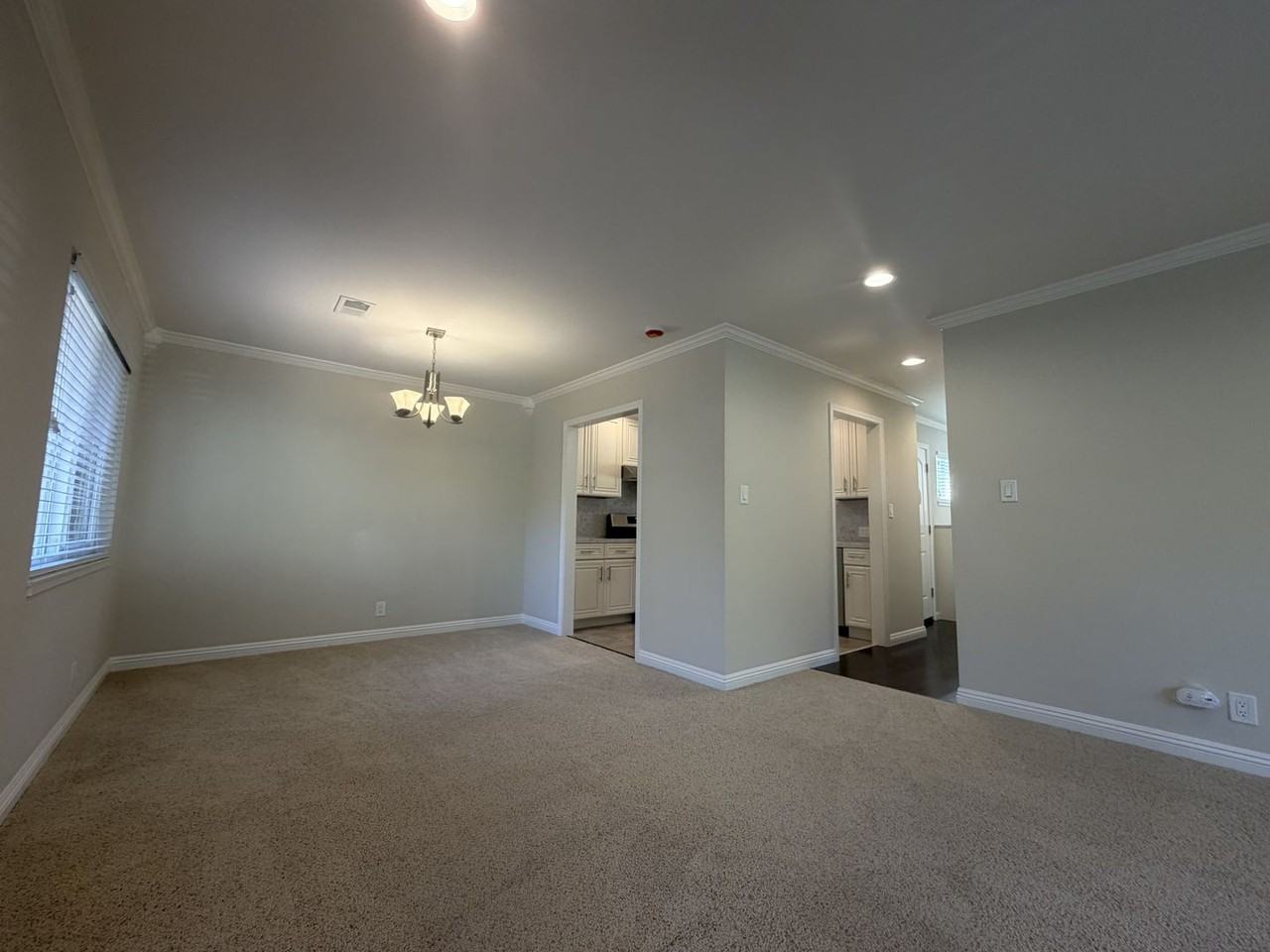 852 University Ave - Photo 4 of 18