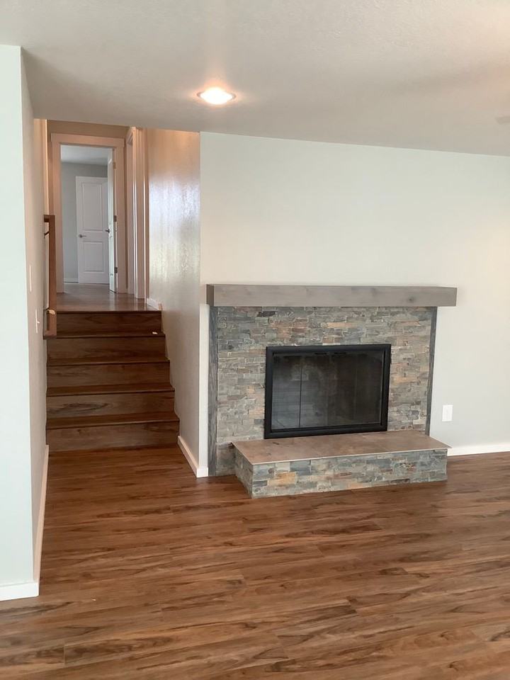 373 Iowa St - Photo 3 of 14