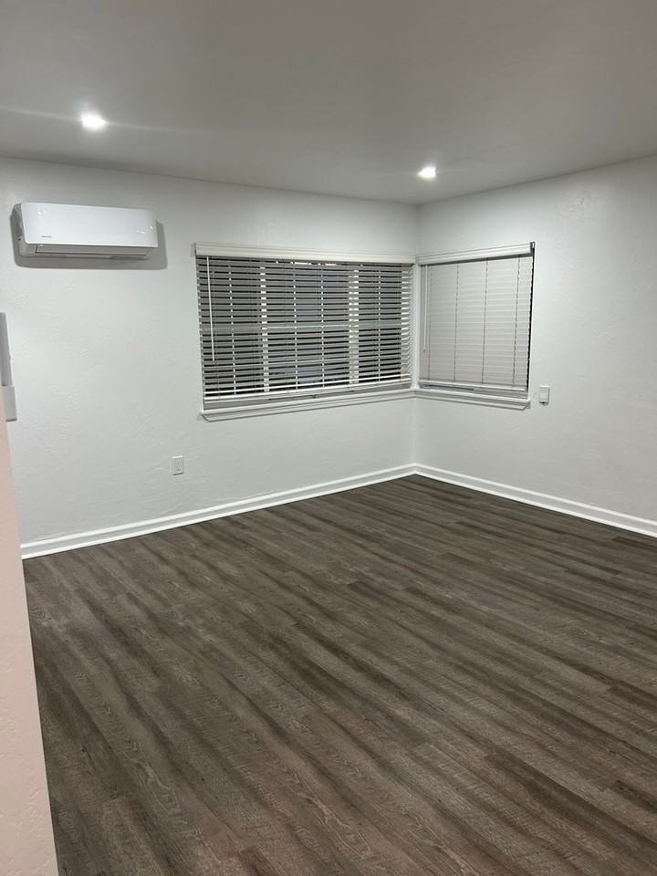 4202 Seven Hills Rd - Photo 3 of 12
