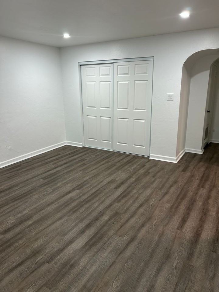 4202 Seven Hills Rd - Photo 4 of 12